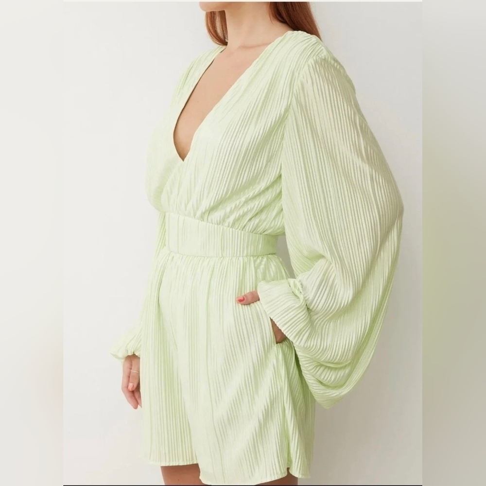 Boskemper Ripple Romper In Mint V-Neck Plissé Romper Size M